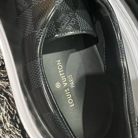 LV Men sneakers - Picture 6 of 7